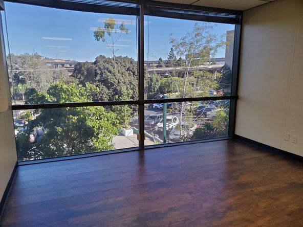 Very special, 1st floor gazebo level suite. 5 offices and open space.